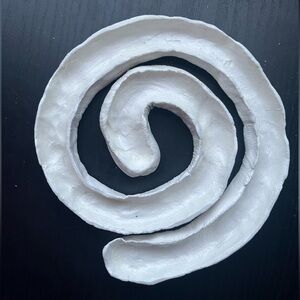 Clay tray art trending for using it for : olives 🫒, grapes , berries etc.